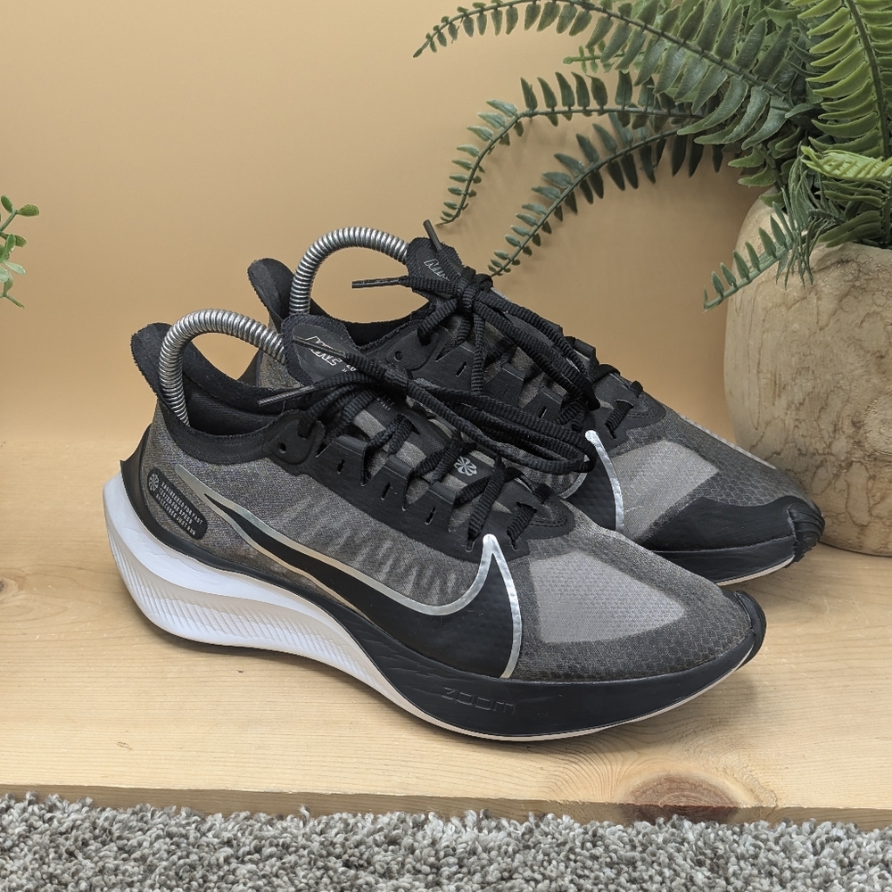 Nike Invincible Zoom Gravity 3 Women's Size 8 Running Shoes Casual Walking
